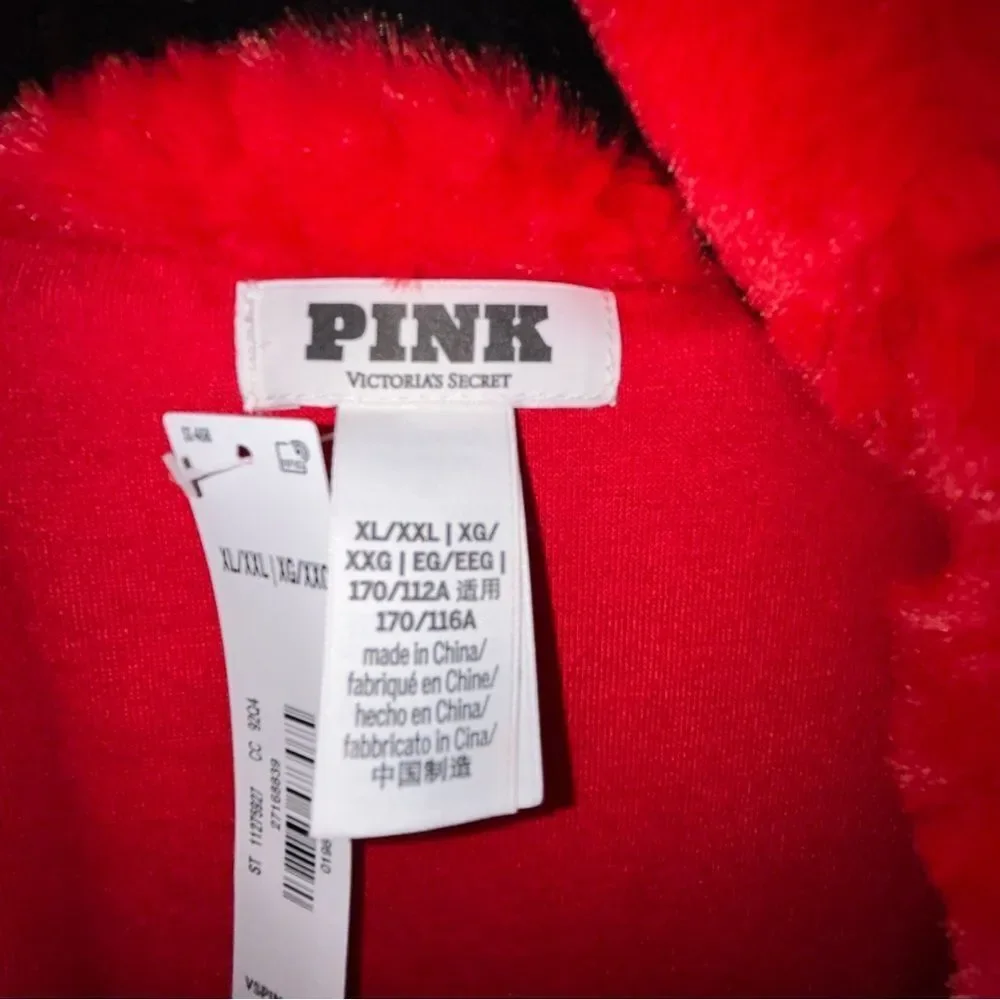 New, PINK Victoria’s Secret Jacquard Fuzzy Soft Short Robe